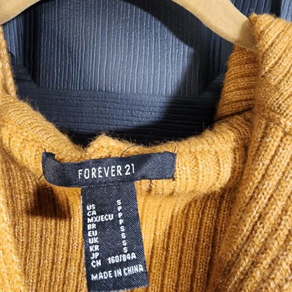 Forever 21 Cropped Ribbed Hooded Sweater - Picture 7 of 10